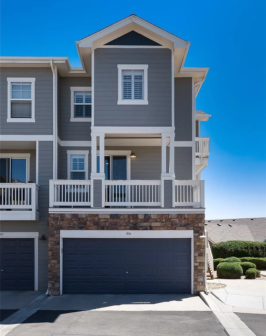 4 bed, 2.5 bath, 2315 sqft, $3,000 — Photo 1