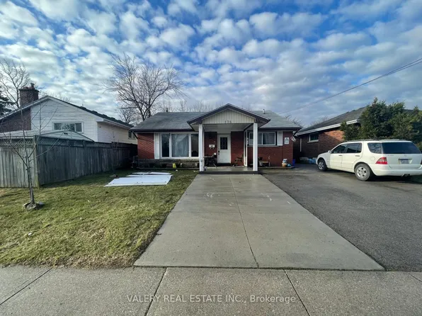 176 Fennell Ave E #2, Hamilton, ON L9A 1S3