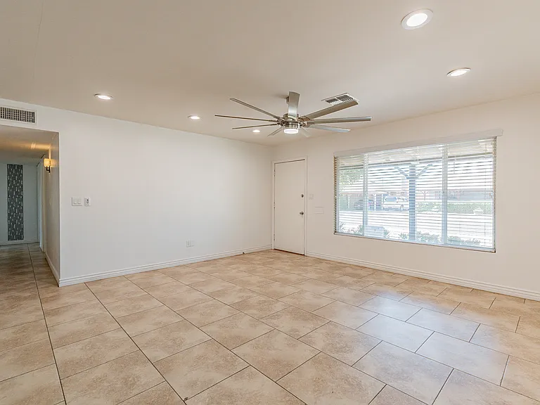 7318 E Sheridan St — Photo 12