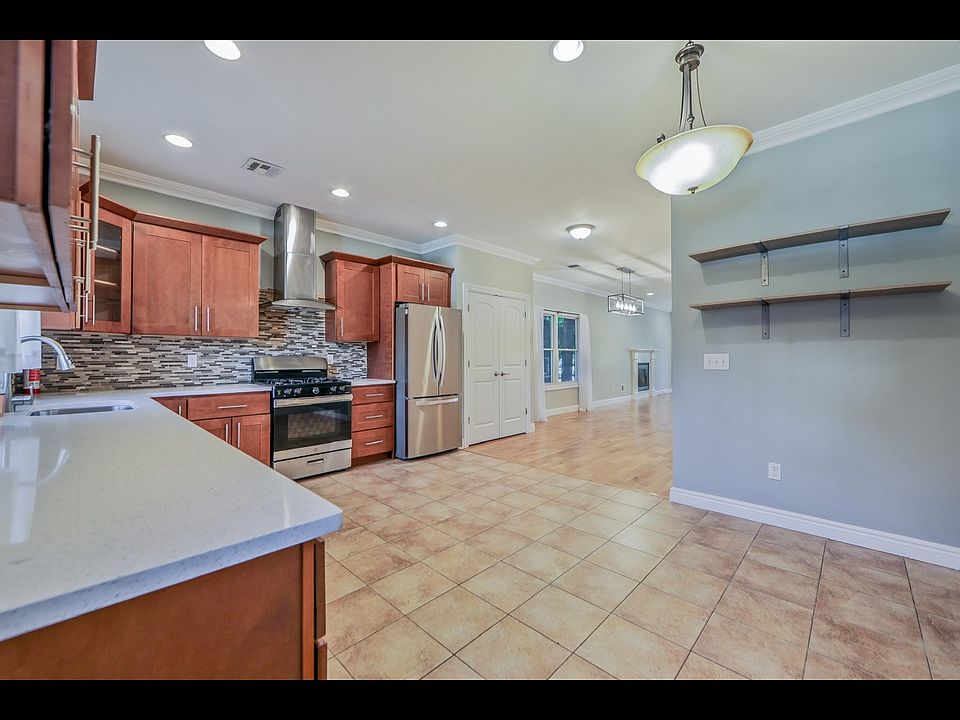 2nd image of 431 Aurora Ave #B