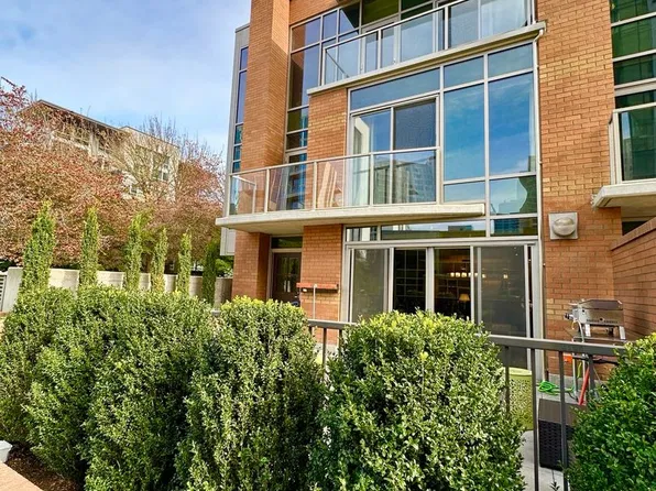 10660 NE 9th Pl, Bellevue, WA 98004
