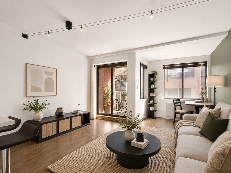 259 Elizabeth St #3D — Photo 2