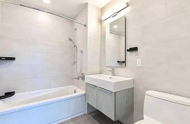 Rented by Manhattan Realty Group | media 7