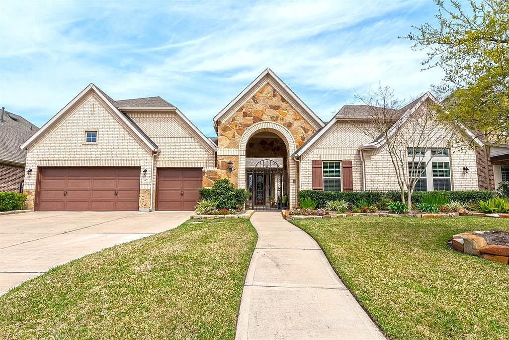 アンティーク　フロント台 6822 Antique Cedar Ln, Spring, TX 77389 | Zillow