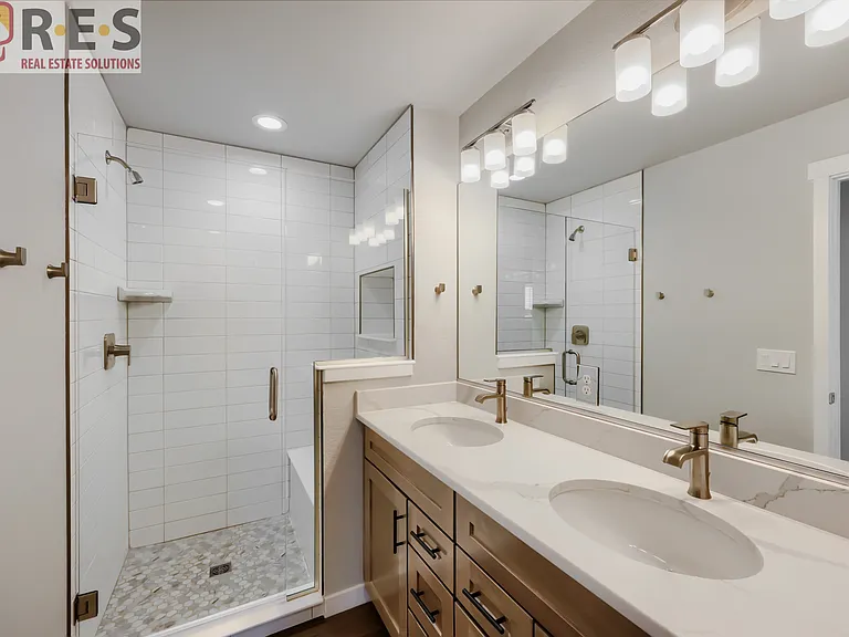 3659 Levy Park Dr — Photo 14