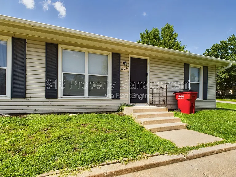 19032 E Swope Trl — Photo 1