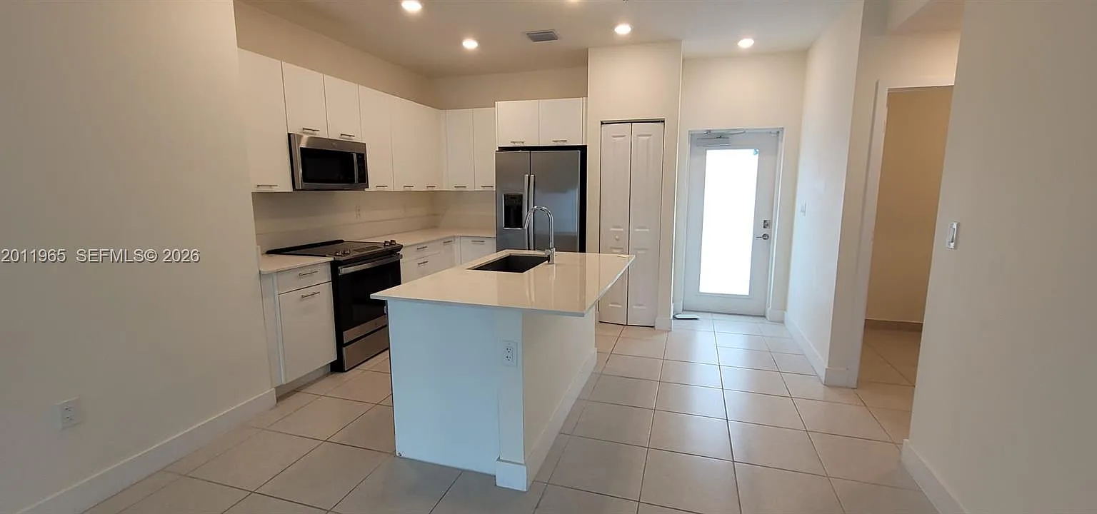 Downtown Doral South Phas — Photo 1