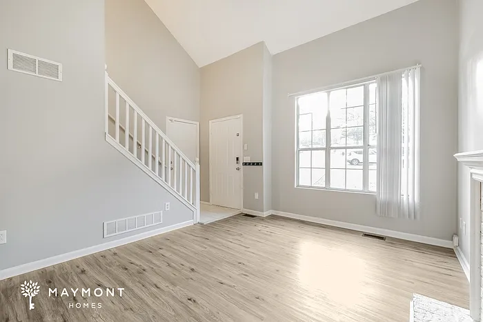2211 Sandridge Pl SW — Photo 5