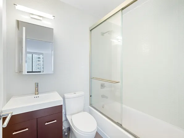 250 East 40th Street image 5 of 15