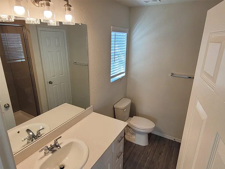 1049 Knightly Ln — Photo 11