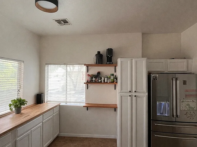 16193 W Washington St — Photo 3