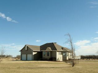 730 E Whitetail Dr, Belle Plaine, KS 67013