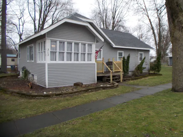 312 N 6th St, Coleman, MI 48618