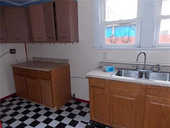 3rd image of 530 Fountain Ave