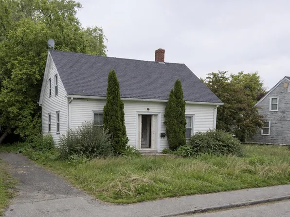 11 Pleasant Street, Rockland, ME 04841