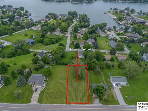 1917 Rock Bluff Rd, Plattsmouth, NE 68048