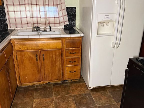 5th image of 3019 W Collin St