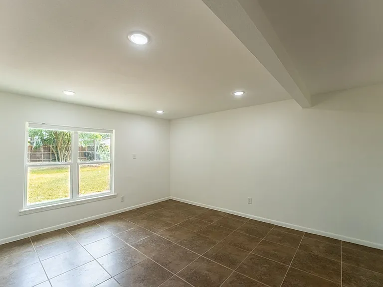 1307 Berkshire Dr — Photo 8