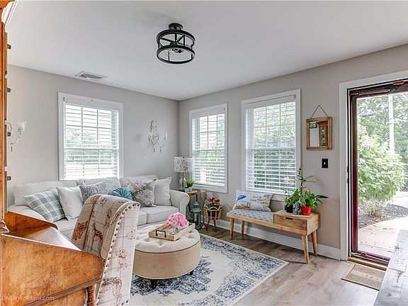 2nd image of 1070 Crandall Rd APT 4