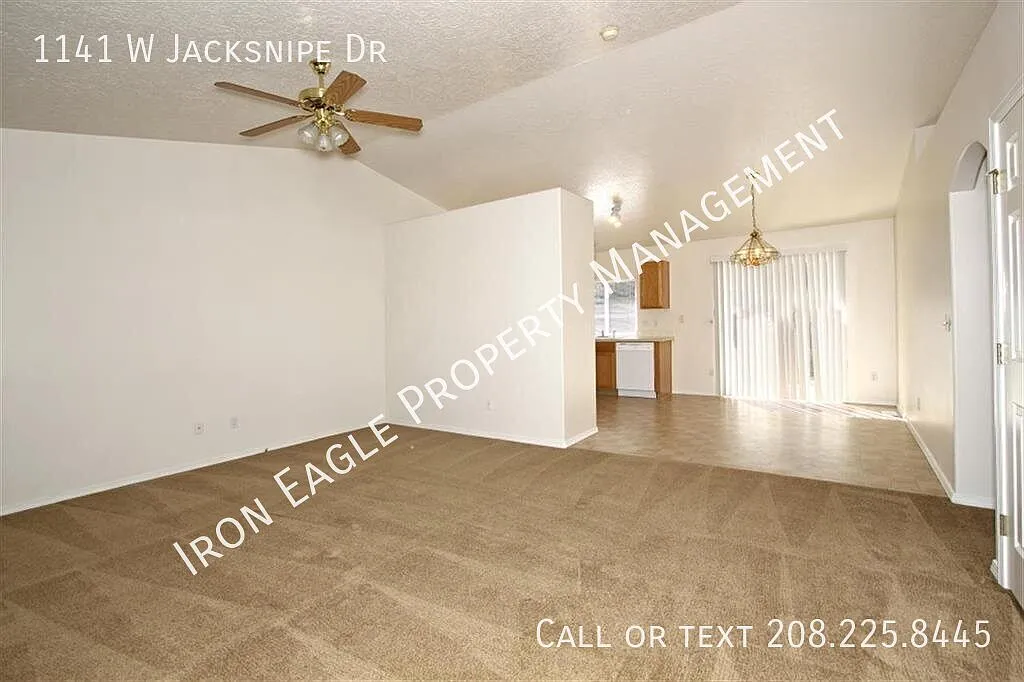 3 bed, 2.0 bath, 1208 sqft, $2,095 — Photo 3