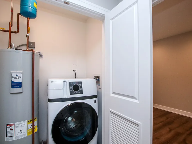 1710 W Lunt Ave #103 — Photo 3