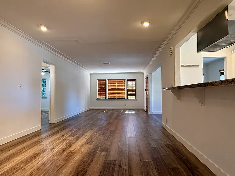 6205 Gentry Ave — Photo 4