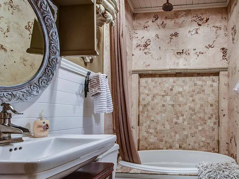 1341 E Ivyglen St — Photo 39
