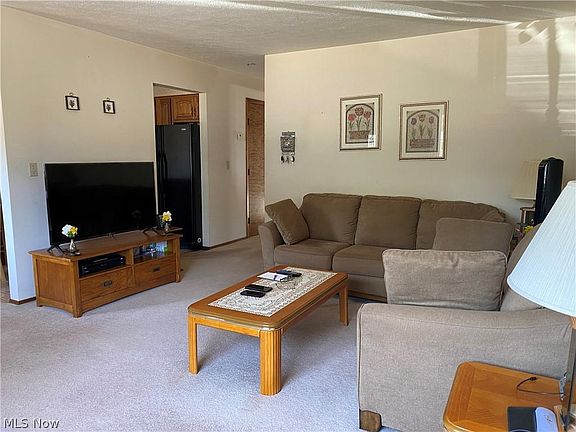 3rd image of 34651 Glen Dr
