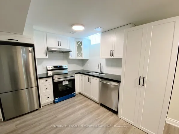 922 Silverthorn Mill Ave #Basement, Mississauga, ON L5W 1B3