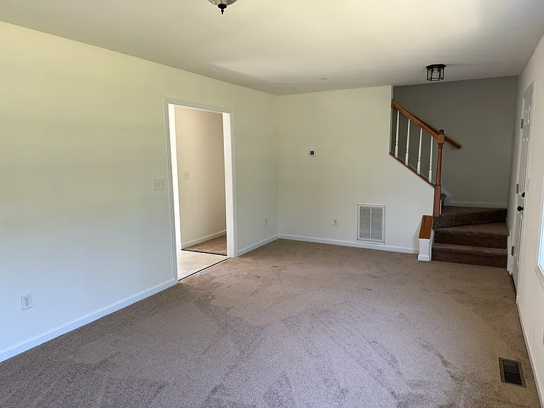 1010 Twin Ct — Photo 5
