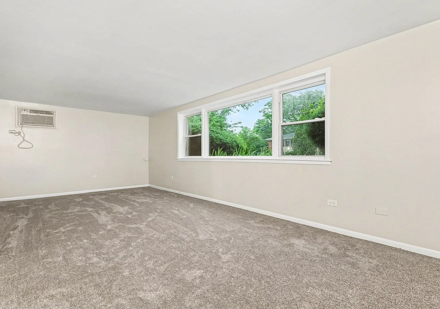 3 bed, 1.0 bath, 1152 sqft, $2,295 — Photo 3