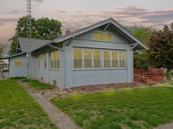 110 E Center St, Mount Morris, IL 61054