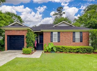 19 S Lake Dr, Savannah, GA 31410