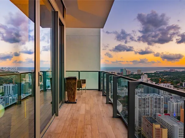 88 SW 7th St, Miami, FL