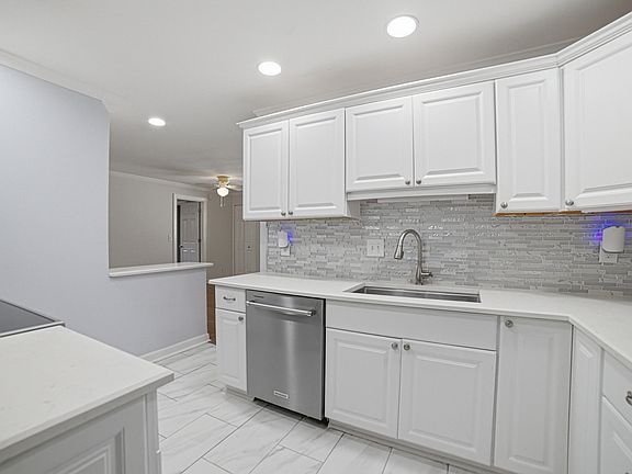 5th image of 1907 SW 16th Avenue
