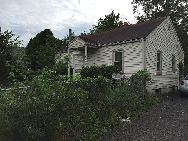 2257 Parkwood Ave photo 1