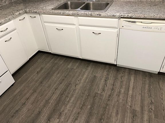 4th image of 1009 W Wilshire Dr