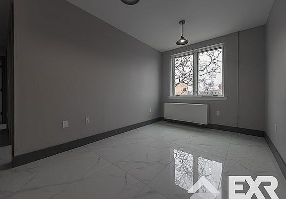 2nd image of 1700 Lincoln Pl #5A