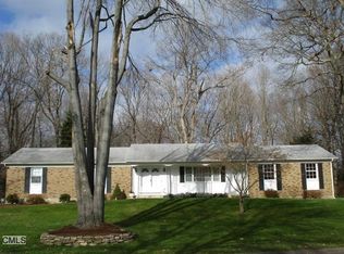 11 Argus Ln, Trumbull, CT 06611