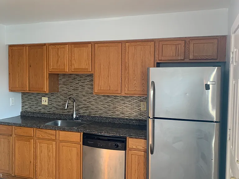 1317 E Eager St — Photo 8