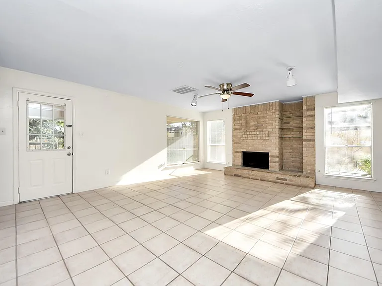 15614 Barbarossa Dr — Photo 11