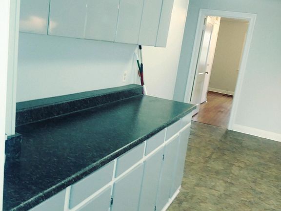 3rd image of 609 E Hill St