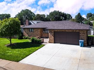925 10th Ave W, Dickinson, ND 58601
