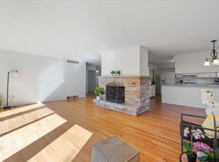 W11019 Lakeview Dr, Lodi, WI 53555