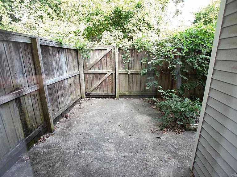 1920 Kavanaugh Blvd #5 — Photo 15