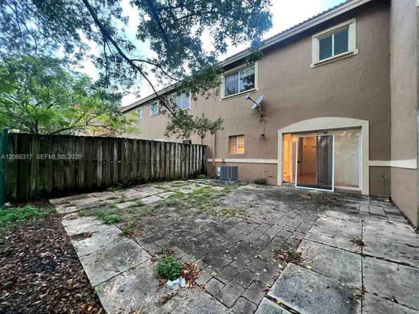 8564 SW 214th Way, Cutler Bay, FL 33189