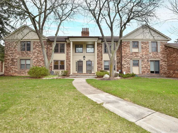 4396 Knightsbridge Ln, West Bloomfield, MI 48323