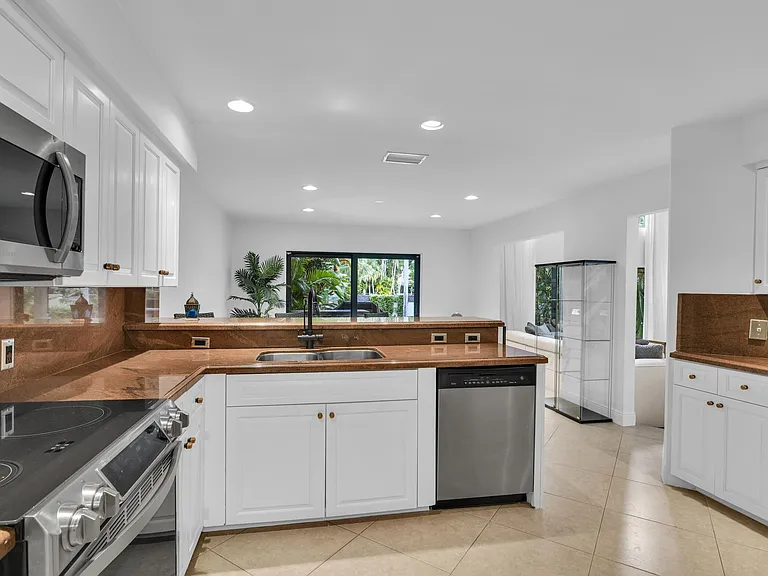 753 Villa Portofino Cir — Photo 22
