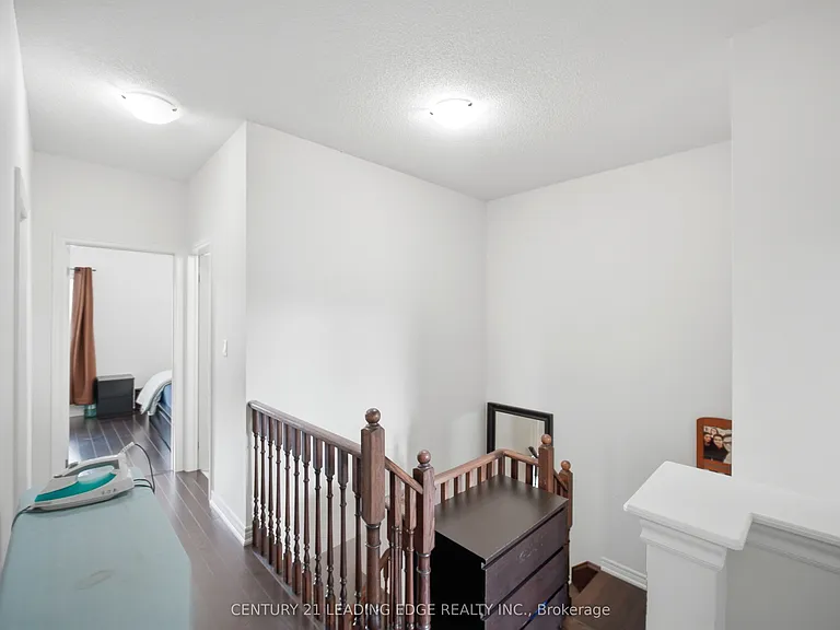 24 Exhibition Cres — Photo 20