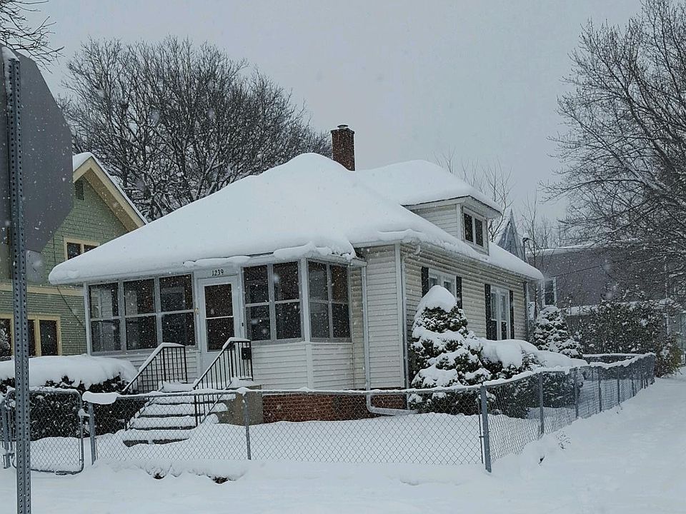 1st image of 1239 Lake Michigan Dr NW